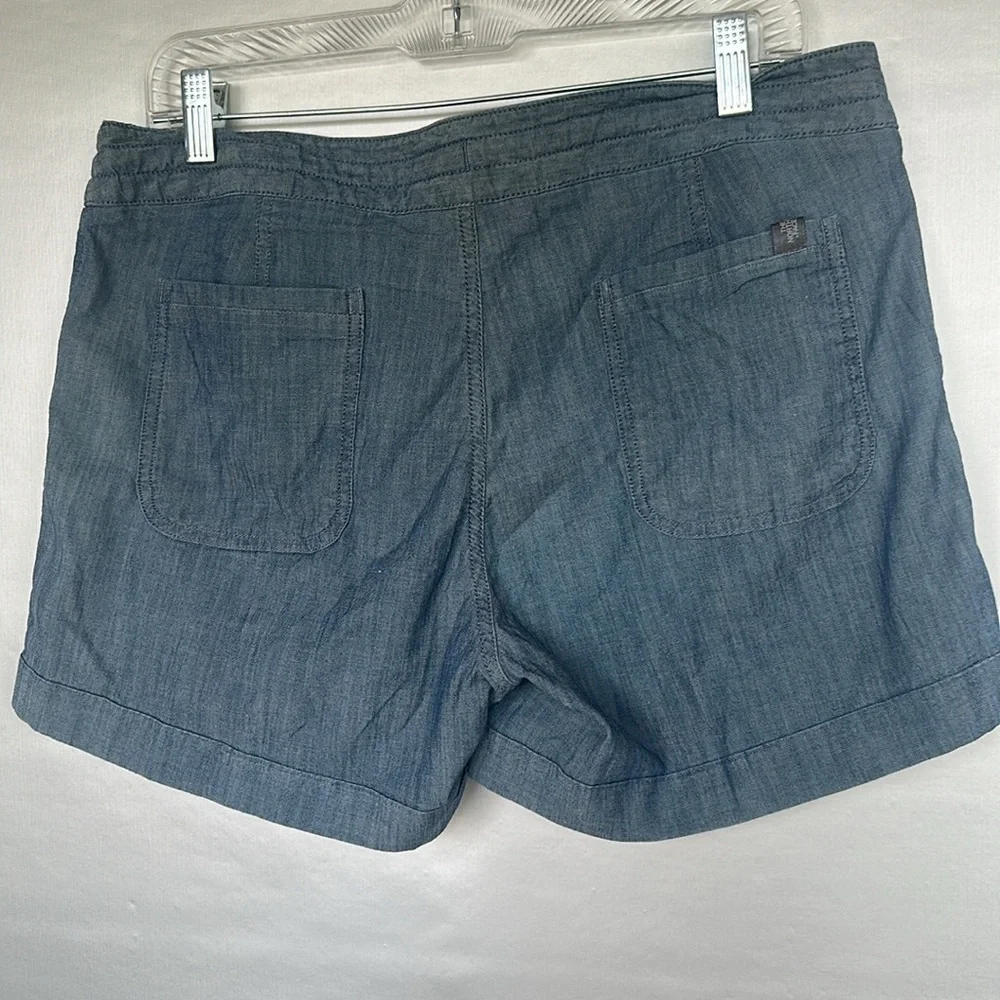 The North Face Wander Free Women’s Chambray Shorts SZ 12 Drawstring Pockets Zip